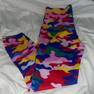 Never worn colored camo leggings